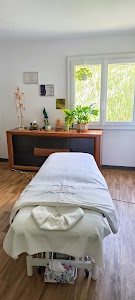 Stephanie masseuse à domicile chez les particuliers | Musculaire | Massage convalescence ® | AMMA | place picture
